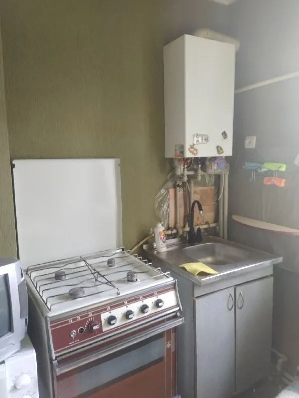 продам 2-комнатную квартиру. 🌇донецк, кировский р-н, ул. красная заря. ❗2-комнатная квартира в р-не маш. завода. ❗этажность 2/2, общая площадь 45 м2. ❗в квартире газ, индивидуальное отопление, пластиковые окна. фото реальные. ❗документы готовы. ❗💰цена: 2 300 000р. + агентские ☎тел: +79494706765 андрей ан у нас большая база недвижимости, звоните и мы подберем идеальное жилье для вас! - фотография - 4