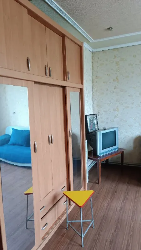 продам 2-комнатную квартиру. 🌇донецк, кировский р-н, ул. красная заря. ❗2-комнатная квартира в р-не маш. завода. ❗этажность 2/2, общая площадь 45 м2. ❗в квартире газ, индивидуальное отопление, пластиковые окна. фото реальные. ❗документы готовы. ❗💰цена: 2 300 000р. + агентские ☎тел: +79494706765 андрей ан у нас большая база недвижимости, звоните и мы подберем идеальное жилье для вас! - фотография - 6