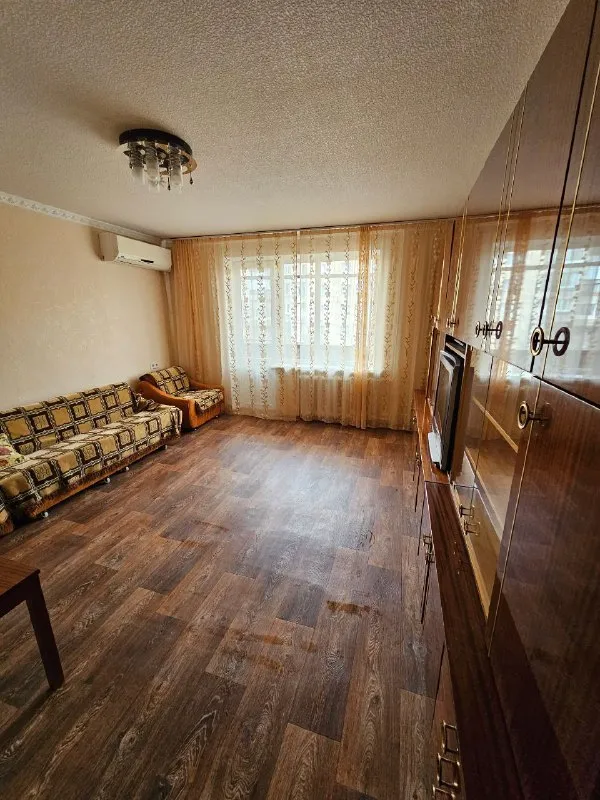 ‼️продажа квартиры‼️ 🏡продаётся 3-трехкомнатная квартира🗺г. донецк днр ворошиловский р-н, пр-кт комсомольский, район набережной, недалеко от площади ленина ✅этажность–5/9 жилого дома ✅общая площадь–65.1 м2 ✅кухня–10 м2 ✅комнаты раздельные, лоджия и балкон застеклены, две кладовые ✅в квартире и на лестничной площадке есть бойлер ✅квартира продается с мебелью и техникой ✅удобная транспортная развязка, рядом магазины, школа, детский сад 🧾документы готовы 🔥собственник 💴цена: 8🍋700.000 рублей ☎️+7(949) 371-59-73 недвижимость днр - фотография - 4