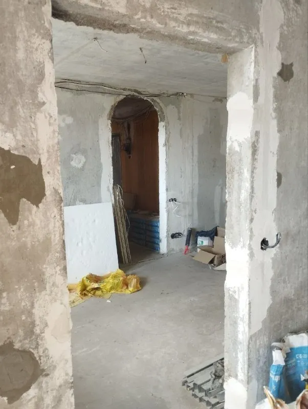 ‼️продажа квартиры‼️ 🏡продажа 3-трехкомнатной квартиры от собственника без агенств 🗺г. донецк днр пролетарский р-н ул. щетинина ✅этажность–8/9 жилого дома ✅общая площадь–69 м2 ‼️квартира под ремонт‼️ ✅вода доходит продажа со строй материалами ✅начальные работы сделаны новые окна и двери ✅в шаговой доступности садики и школа 124 🔥собственник 💴цена: 5🍋500.000 рублей торг‼️ 📞звоните ☎️+7(949) 333-45-12 кристина 📨подписаться - фотография - 8