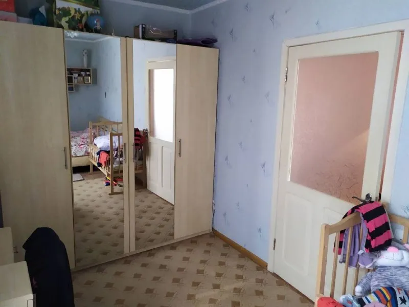 ‼️продажа квартиры‼️ 🏡продам двухкомнатная квартира 2й-этаж 🗺г. енакиево днр ✅ориентир: блочек, остановка карина ✅дополнительно к квартире можем продать «гараж» ✅рядом находится вся инфраструктура для комфортной жизни: магазины, спортивные комплексы, парк вознесенского, школа, садик ✅остановка автобуса во все направления сразу возле дома есть где парковать машину 🧾документы готовы 🔥собственник 💴цена: 1🍋9 рублей ☎️+7(949) 360-11-91 📨подписаться - фотография - 4