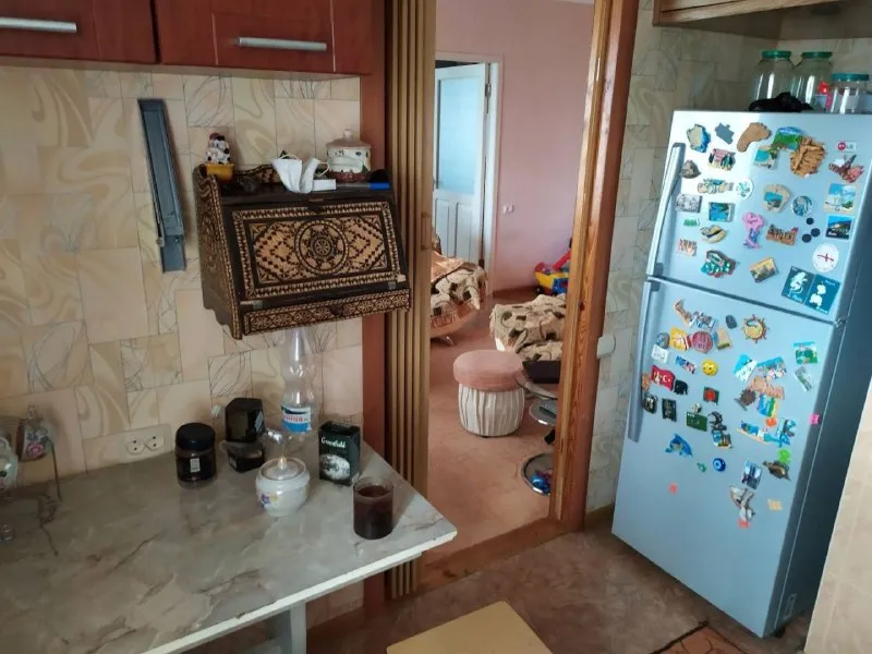 ‼️продажа квартиры‼️ 🏡продам двухкомнатная квартира 2й-этаж 🗺г. енакиево днр ✅ориентир: блочек, остановка карина ✅дополнительно к квартире можем продать «гараж» ✅рядом находится вся инфраструктура для комфортной жизни: магазины, спортивные комплексы, парк вознесенского, школа, садик ✅остановка автобуса во все направления сразу возле дома есть где парковать машину 🧾документы готовы 🔥собственник 💴цена: 1🍋9 рублей ☎️+7(949) 360-11-91 📨подписаться - фотография - 6