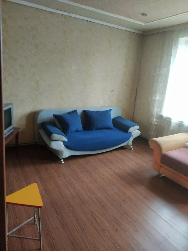 продам 2-комнатную квартиру. 🌇донецк, кировский р-н, ул. красная заря, в районе маш. завода📍 ✅этажность 2/2, общая площадь 45 м2. ✅в квартире газ, индивидуальное отопление, пластиковые окна. фото реальные. 📑документы готовы. 💰цена: 2 300 000 ₽. + агентские 📲☎+79494706765 андрей ан у нас большая база недвижимости, звоните и мы подберем идеальное жилье для вас! подписаться | дать объявление - фотография - 1