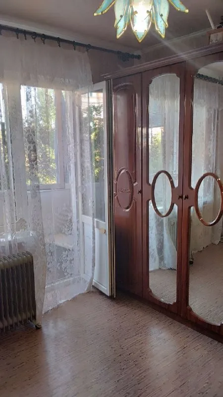 ‼️продажа квартиры‼️ 🏡продажа однокомнатная квартира г. донецк днр 🗺пролетарский р-н ул. щетинина ✅этажность–4/9 жилого дома ✅общая площадь–22.6 м2 ✅квартира не угловая вода по графику пластиковые окна, проводка заменена, балкон застекленный пластиковый, в ванной плитка, есть счетчики на воду ✅санузел смежный есть небольшая кладовая, кондиционер, частично с мебелью ✅рядом ас щетинина, школа, детский садик, магазины, рынок, отделение псб 🔥собственник 💴цена: 2🍋200.000 руб ☎️+7(949) 497-04-95 📨подписаться - фотография - 1
