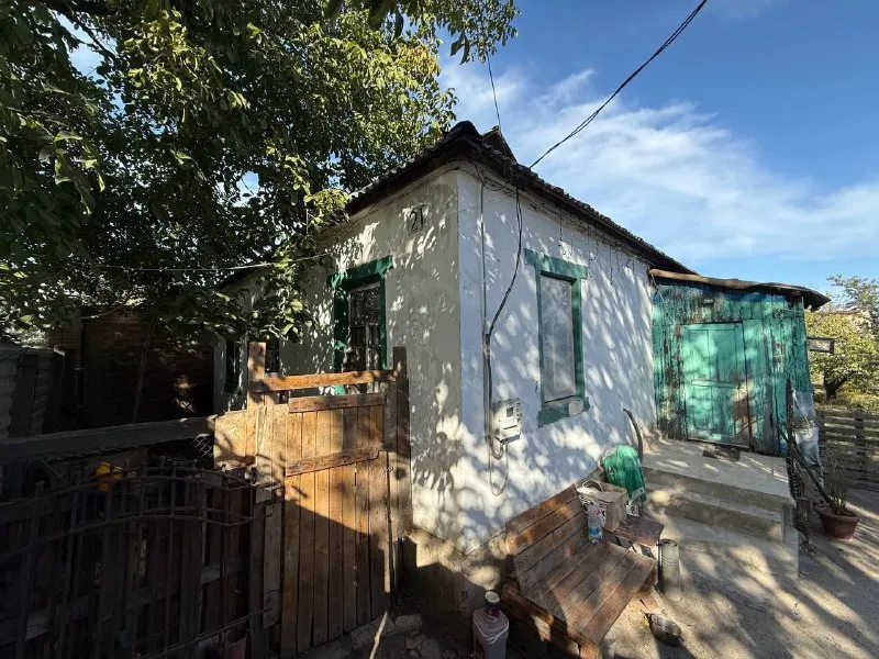 продажа земельного участка 10 соток земли ❗️ 🌇донецк, центр - рядом отель прага - парк щербакова локация 🔝ул. варейкиса📍 🏡на участке расположен жилой дом общей площадью 70 квадратов ✅идеально для семейной застройки, шикарный участок рядом со школой № 55 ✅тихий безопасный район, с развитой инфраструктурой ✅собственник в городе - фотография - 5