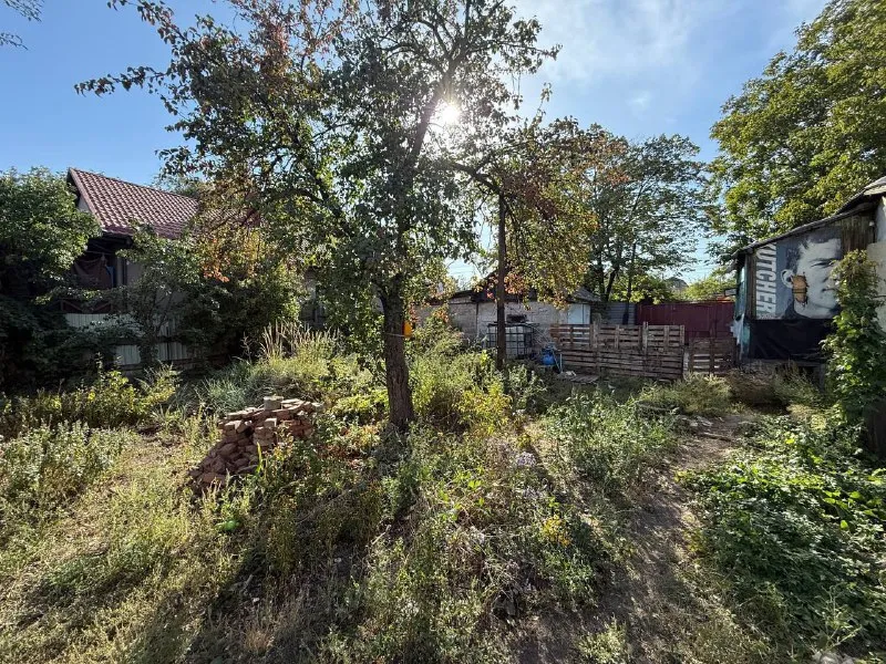 продажа земельного участка 10 соток земли ❗️ 🌇донецк, центр - рядом отель прага - парк щербакова локация 🔝ул. варейкиса📍 🏡на участке расположен жилой дом общей площадью 70 квадратов ✅идеально для семейной застройки, шикарный участок рядом со школой № 55 ✅тихий безопасный район, с развитой инфраструктурой ✅собственник в городе - фотография - 9