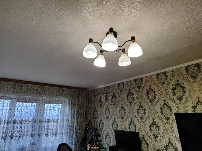 ‼️продажа квартиры‼️ макеевка, мкр. октябрьский (капитальная). продам 1-ком квартиру 31.6 м² (в малосемейке). собственник, не агенство! квартира в отличном жилом состоянии. 3-й этаж. установлены хорошие м/п окна (пятикамерные с немецкой фурнитурой), новые коммуникации (вода, канализация, отопление), нагревательный бак, новый инверторный кондиционер квартира продается без мебели отличное месторасположение развитая инфраструктура: рядом рынок, торговый центр, супермаркеты, магазины, детский сад, школа есть все необходимое для жизни документы в порядке квартира внесена в росреестр, присвоен кадастровый номер 🔥собственник торг реальному покупателю! 💴цена: 1🍋6 рублей ☎️+7(949) 421-23-90 недвижимость днр - фотография - 4