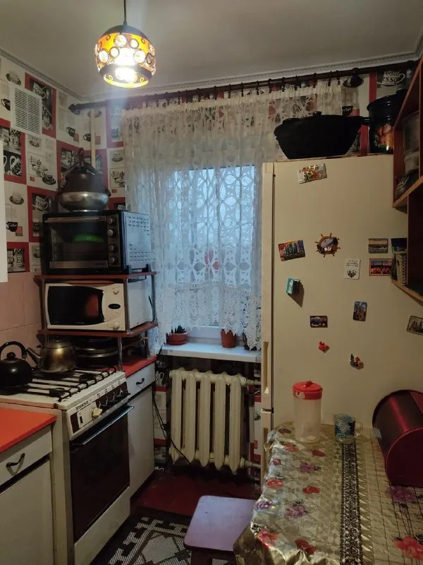 ‼️продажа квартиры‼️ макеевка, мкр. октябрьский (капитальная). продам 1-ком квартиру 31.6 м² (в малосемейке). собственник, не агенство! квартира в отличном жилом состоянии. 3-й этаж. установлены хорошие м/п окна (пятикамерные с немецкой фурнитурой), новые коммуникации (вода, канализация, отопление), нагревательный бак, новый инверторный кондиционер квартира продается без мебели отличное месторасположение развитая инфраструктура: рядом рынок, торговый центр, супермаркеты, магазины, детский сад, школа есть все необходимое для жизни документы в порядке квартира внесена в росреестр, присвоен кадастровый номер 🔥собственник торг реальному покупателю! 💴цена: 1🍋6 рублей ☎️+7(949) 421-23-90 недвижимость днр - фотография - 5