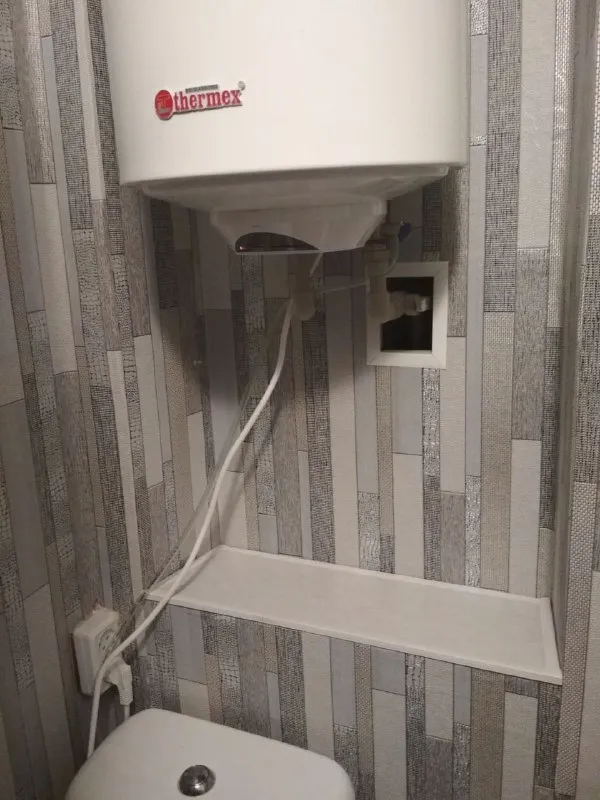 ‼️продажа квартиры‼️ макеевка, мкр. октябрьский (капитальная). продам 1-ком квартиру 31.6 м² (в малосемейке). собственник, не агенство! квартира в отличном жилом состоянии. 3-й этаж. установлены хорошие м/п окна (пятикамерные с немецкой фурнитурой), новые коммуникации (вода, канализация, отопление), нагревательный бак, новый инверторный кондиционер квартира продается без мебели отличное месторасположение развитая инфраструктура: рядом рынок, торговый центр, супермаркеты, магазины, детский сад, школа есть все необходимое для жизни документы в порядке квартира внесена в росреестр, присвоен кадастровый номер 🔥собственник торг реальному покупателю! 💴цена: 1🍋6 рублей ☎️+7(949) 421-23-90 недвижимость днр - фотография - 7