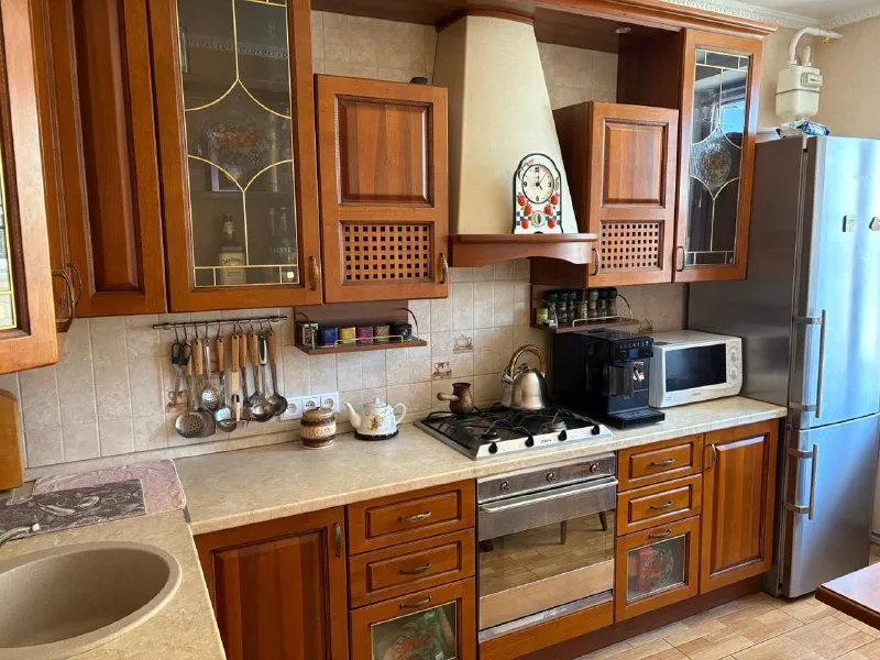 ☎️+79496455686 ☎️+79495059339 ✔️продажа квартиры в центре донецка ворошиловский район бульвар пушкина ❗️ лучшая локация города 🌆 3х комнатная сталинка 78 квадратов. ✔️высокие потолки ✔️квартира теплая ✔️толстые стены - кирпич ✔️вода 💦 согласно графику (колонка автомат). чистый подъезд отлично развита инфраструктура ❗️ ✔️документы готовы ключи 🔑 в агентстве ☎️+79496455686 ☎️+79495059339 цена 10.500.000 торг есть 👌 - фотография - 2