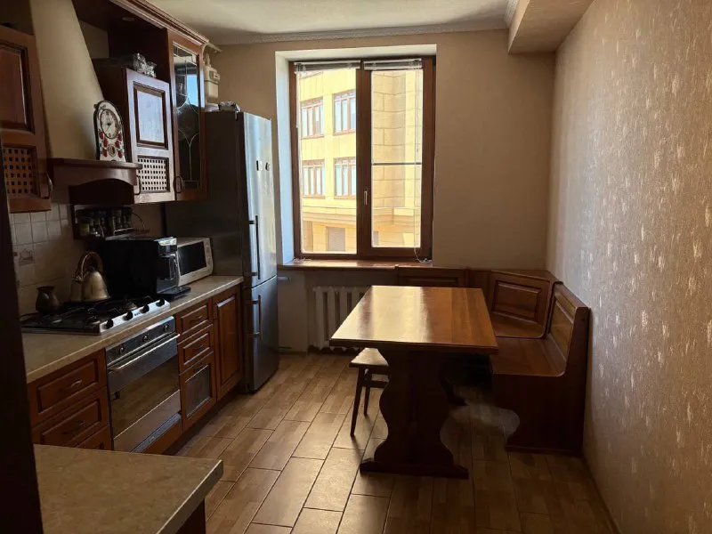 ☎️+79496455686 ☎️+79495059339 ✔️продажа квартиры в центре донецка ворошиловский район бульвар пушкина ❗️ лучшая локация города 🌆 3х комнатная сталинка 78 квадратов. ✔️высокие потолки ✔️квартира теплая ✔️толстые стены - кирпич ✔️вода 💦 согласно графику (колонка автомат). чистый подъезд отлично развита инфраструктура ❗️ ✔️документы готовы ключи 🔑 в агентстве ☎️+79496455686 ☎️+79495059339 цена 10.500.000 торг есть 👌 - фотография - 3