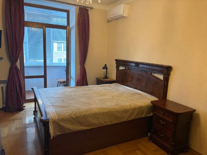 ☎️+79496455686 ☎️+79495059339 ✔️продажа квартиры в центре донецка ворошиловский район бульвар пушкина ❗️ лучшая локация города 🌆 3х комнатная сталинка 78 квадратов. ✔️высокие потолки ✔️квартира теплая ✔️толстые стены - кирпич ✔️вода 💦 согласно графику (колонка автомат). чистый подъезд отлично развита инфраструктура ❗️ ✔️документы готовы ключи 🔑 в агентстве ☎️+79496455686 ☎️+79495059339 цена 10.500.000 торг есть 👌 - фотография - 5