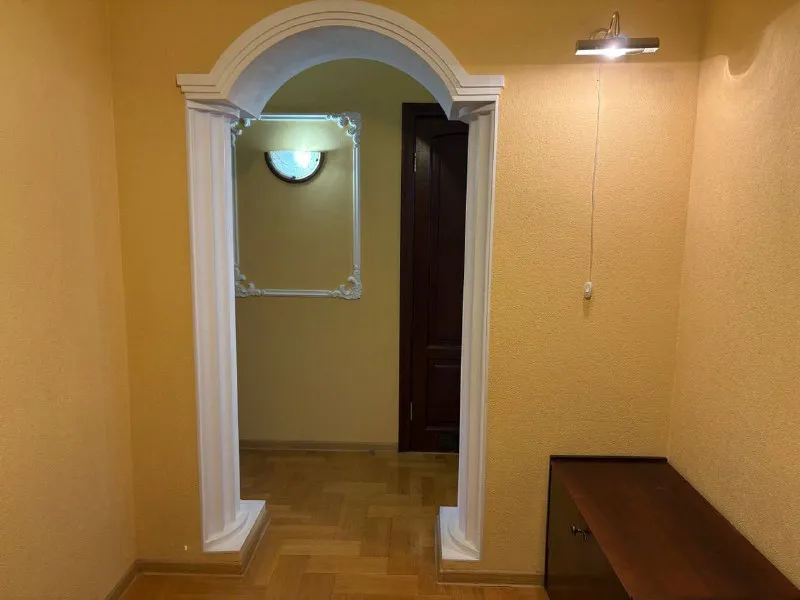 ☎️+79496455686 ☎️+79495059339 ✔️продажа квартиры в центре донецка ворошиловский район бульвар пушкина ❗️ лучшая локация города 🌆 3х комнатная сталинка 78 квадратов. ✔️высокие потолки ✔️квартира теплая ✔️толстые стены - кирпич ✔️вода 💦 согласно графику (колонка автомат). чистый подъезд отлично развита инфраструктура ❗️ ✔️документы готовы ключи 🔑 в агентстве ☎️+79496455686 ☎️+79495059339 цена 10.500.000 торг есть 👌 - фотография - 6