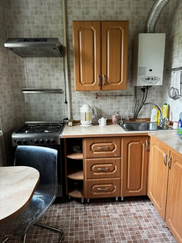 ‼️продажа квартиры‼️ 🏡продаётся 3-х комнатная квартира г. донецк днр ворошиловский р-н, бульвар школьный ✅этажность–3/5, не угловая ✅окна пластиковые в квартире произведён свежий качественный ремонт ✅мебель и бытовая техника остаётся ✅рядом остановка общественного транспорта, магазины, крытый рынок, супермаркеты 🔥собственник 💴цена: 7🍋500.000 рублей ☎️+7(949) 507-34-48 недвижимость днр - фотография - 7