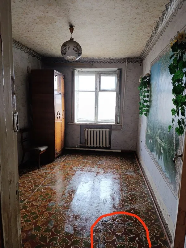 ‼️продажа квартиры‼️ 🏡продам 2-двухкомнатную квартиру в центре г. макеевка днр ✅этажность–1/3 жилого дома ✅общая площадь–49.4 м2 ✅квартира не угловая, комнаты раздельные, есть кладовая, подвал для оборудования индивидуального водоснабжения, газовая колонка ✅рядом поликлиника, школа, детский садик, менделеевский рынок и т. д ✅вода хорошим напором по графику, двор не проходной ✅имеются парковочные места под авто 🧾документы готовы 🔥собственник 💴цена: 2🍋5 рублей ☎️+7(949) 502-36-56 ☎️+7(949) 751-29-69 недвижимость днр - фотография - 2