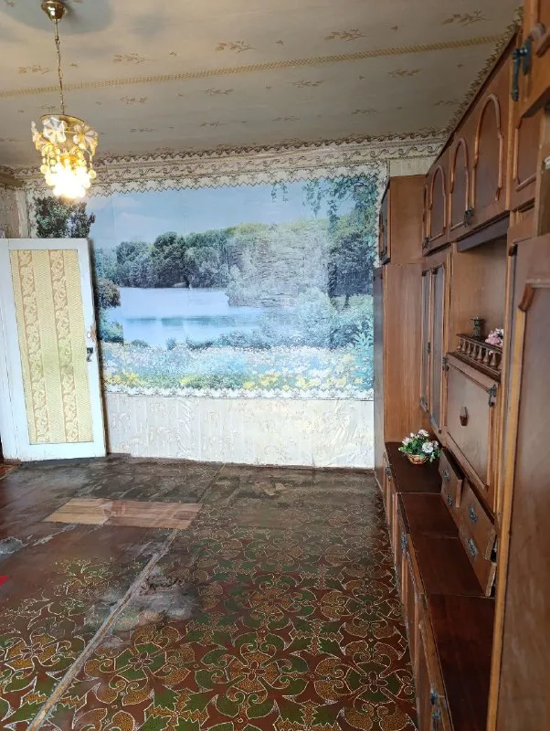 ‼️продажа квартиры‼️ 🏡продам 2-двухкомнатную квартиру в центре г. макеевка днр ✅этажность–1/3 жилого дома ✅общая площадь–49.4 м2 ✅квартира не угловая, комнаты раздельные, есть кладовая, подвал для оборудования индивидуального водоснабжения, газовая колонка ✅рядом поликлиника, школа, детский садик, менделеевский рынок и т. д ✅вода хорошим напором по графику, двор не проходной ✅имеются парковочные места под авто 🧾документы готовы 🔥собственник 💴цена: 2🍋5 рублей ☎️+7(949) 502-36-56 ☎️+7(949) 751-29-69 недвижимость днр - фотография - 3