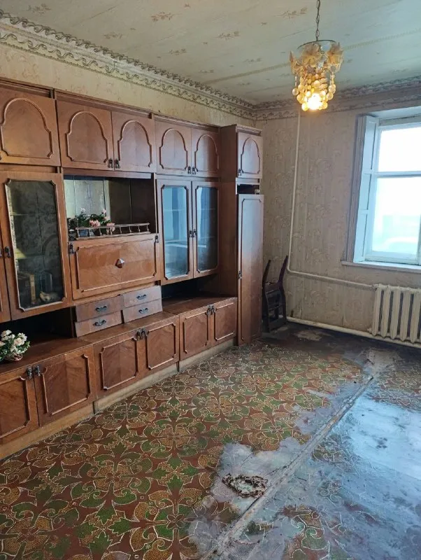 ‼️продажа квартиры‼️ 🏡продам 2-двухкомнатную квартиру в центре г. макеевка днр ✅этажность–1/3 жилого дома ✅общая площадь–49.4 м2 ✅квартира не угловая, комнаты раздельные, есть кладовая, подвал для оборудования индивидуального водоснабжения, газовая колонка ✅рядом поликлиника, школа, детский садик, менделеевский рынок и т. д ✅вода хорошим напором по графику, двор не проходной ✅имеются парковочные места под авто 🧾документы готовы 🔥собственник 💴цена: 2🍋5 рублей ☎️+7(949) 502-36-56 ☎️+7(949) 751-29-69 недвижимость днр - фотография - 4