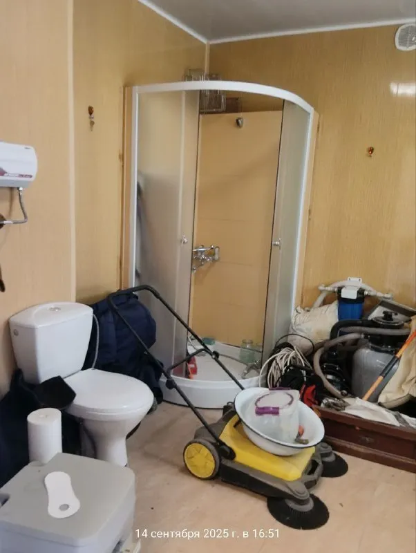 продам двухэтажную дачу 🏡 дача приватизированная❗️ 🌇донецк, ориентир караванная (авдотьино), ликероводочный завод). скважина. 📍 ✅современная дача с хорошим ремонтом и современной мебелью. - на 1м этаже: кухня-гостиная и сан. узел (просторный), коридор. - - на 2м этаже – две изолированные спальни и балкон. ✅участок 5.2 сотки (приватизирован). 🍖мангальная зона, уличный душ и туалет, хоз. блок. ✅забор по периметру, заезд во двор. 🚌рядом остановка транспорта – 51 автобус. 💰цена 2 900 000руб.   📲☎️+7 949 470 04 83 (феникс) 📲☎️+7 949 796 89 69 (миранда) ан анна подписаться | дать объявление - фотография - 10