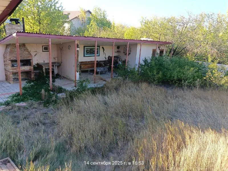 продам двухэтажную дачу 🏡 дача приватизированная❗️ 🌇донецк, ориентир караванная (авдотьино), ликероводочный завод). скважина. 📍 ✅современная дача с хорошим ремонтом и современной мебелью. - на 1м этаже: кухня-гостиная и сан. узел (просторный), коридор. - - на 2м этаже – две изолированные спальни и балкон. ✅участок 5.2 сотки (приватизирован). 🍖мангальная зона, уличный душ и туалет, хоз. блок. ✅забор по периметру, заезд во двор. 🚌рядом остановка транспорта – 51 автобус. 💰цена 2 900 000руб.   📲☎️+7 949 470 04 83 (феникс) 📲☎️+7 949 796 89 69 (миранда) ан анна подписаться | дать объявление - фотография - 2