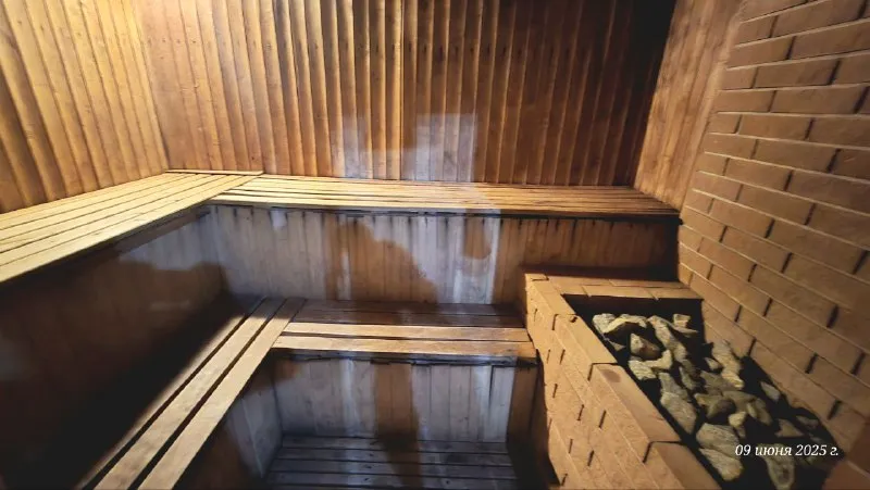 продаю, нежилое 2х этажное помещение 400м² на дск, цена: 18 миллионов + торг г. донецк, петровский район, улица ревякина, "дск", сразу за петровским мостом текстильщик 1 км на сегодняшний день, действующий спортивный комплекс с баней, бассейном, бильярдом, зоной отдыха! можно купить, как уже готовый бизнес, можно под свои цели и амбиции! отличное место расположения, рядом с остановкой и главной улицей района документы готовы к сделке, собственник в городе, долгов нет! звоните + 7949 451 30 60 александр, топ риелтор днр или пишите в телеграм - фотография - 2