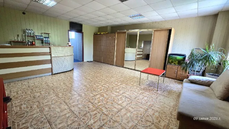 продаю, нежилое 2х этажное помещение 400м² на дск, цена: 18 миллионов + торг г. донецк, петровский район, улица ревякина, "дск", сразу за петровским мостом текстильщик 1 км на сегодняшний день, действующий спортивный комплекс с баней, бассейном, бильярдом, зоной отдыха! можно купить, как уже готовый бизнес, можно под свои цели и амбиции! отличное место расположения, рядом с остановкой и главной улицей района документы готовы к сделке, собственник в городе, долгов нет! звоните + 7949 451 30 60 александр, топ риелтор днр или пишите в телеграм - фотография - 7