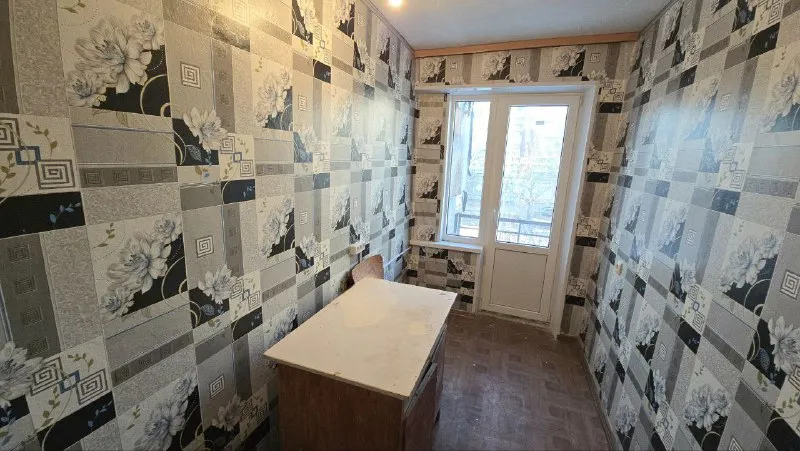 срочно, !!!! продаю уютную 2-комнатную квартиру в харцызске! цена: 1,5 млн рублей описание: ✔ свежий косметический ремонт ✔ пластиковые окна во всех комнатах ✔ санузел готов к ремонту ✔ установлен бойлер расположение: 4-й этаж 5-этажного дома галерейного типа г. харцызск, ул. жуковского, дом 2 фото соответствуют описанию! контакты: ☎ +7 (949) 451-30-60 telegram: александр – топ-риелтор днр звоните или пишите – отвечу быстро! - фотография - 2