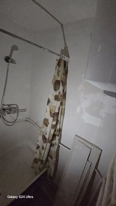 срочно, !!!! продаю уютную 2-комнатную квартиру в харцызске! цена: 1,5 млн рублей описание: ✔ свежий косметический ремонт ✔ пластиковые окна во всех комнатах ✔ санузел готов к ремонту ✔ установлен бойлер расположение: 4-й этаж 5-этажного дома галерейного типа г. харцызск, ул. жуковского, дом 2 фото соответствуют описанию! контакты: ☎ +7 (949) 451-30-60 telegram: александр – топ-риелтор днр звоните или пишите – отвечу быстро! - фотография - 5