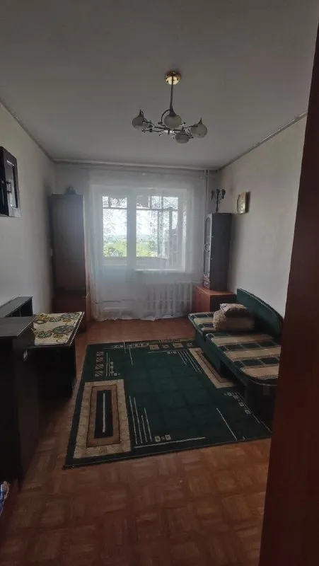 ‼️продажа квартиры‼️ 🏡продаётся трехкомнатная квартира на трубном, г. харцызск днр ✅этажность–5/9 жилого дома ✅квартира не угловая вода доходит ✅комнаты раздельные, пластиковые окна, плитка ванна, туалет, кухня, водонагревательный бак ✅квартира в жилом состоянии, сухая, очень тёплая 🧾документы готовы, прописанных нет ✍️возможно продажа с маткапиталом 🔥собственник 💴цена: 3🍋200.000 рублей ☎️+7(949) 389-12-07 недвижимость днр - фотография - 2