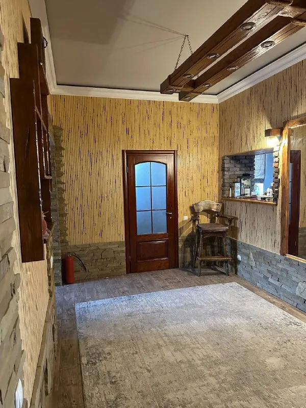 продам элитный частный 🏡 дом 🌇донецк, калининский район📍 ❗️цена снижена❗️ ✅представляем вашему вниманию роскошное предложение для тех, кто ценит комфорт и качество жизни! ✅общая площадь дома: 240 м², участок земли: 5,5 соток ( гос. акт на землю). ✅год постройки: 2010. коммуникации: все центральные. - фотография - 6