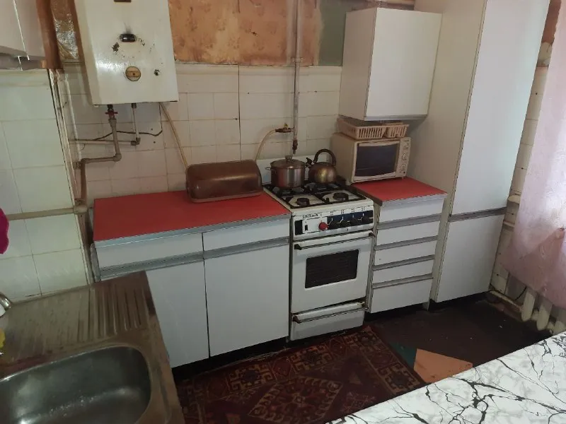 сдаётся 3-х комнатная квартира 🌇донецк, объединённый ул б. магистральная пролетарский район📍 ✅высокий цоколь, решётки на окнах ✅прекрасная транспортная развязка - маршрутки и трамвай 👍отличная инфраструктура ( вещевой, продуктовый и авторынки, аптека, магазины, школы, детсады, дк юбилейный, больница, банк, почта и т д) ✅безопасный район, тихий двор ✅вся необходимая мебель и бытовая техника ( холодильник, стиральная машинка- автомат, телевизор и т д) интернет wifi газовая колонк. .. ику, напор отличный 📷дополнительные фото вышлю ✅гражданским. ✅без домашних животных 💰цена 27000 ₽ + залог + комиссия агентства, залог можно разбить на два платежа оплата по факту заселения 📲☎️+79493523316 подписаться | дать объявление - фотография - 5