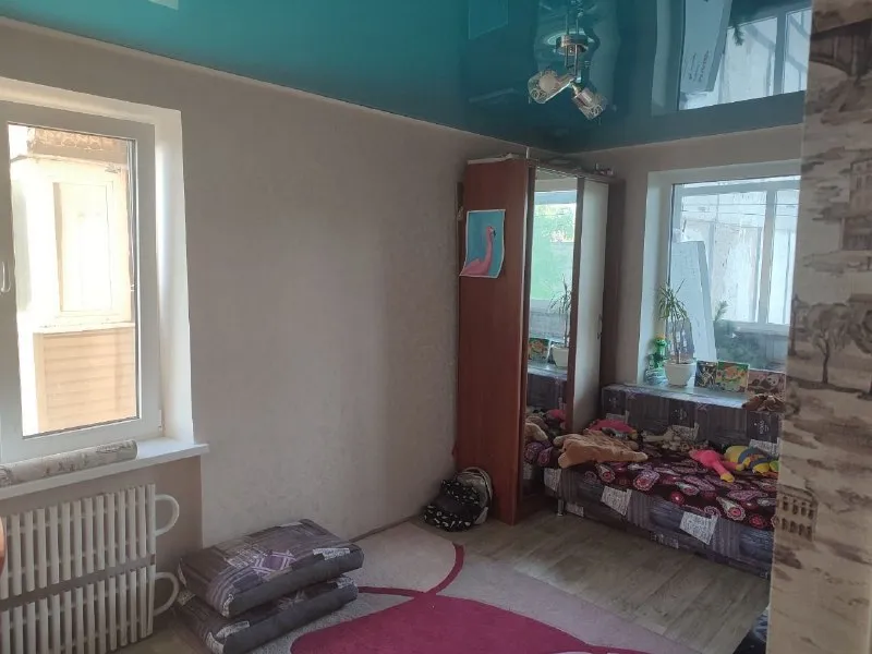 ‼️продажа квартиры‼️ 🏡продажа трёхкомнатная квартира г. донецк днр пролетарский р-н, ул. прожекторная, возле кафе бирстаун ✅этажность–6/9 жилого дома ✅рядом магазины, школы, садик автостанция ✅квартира очень тёплая, незаконченный ремонт -туалет, ванная, прихожая стены выровнены ✅все комнаты разделены балкон и огромная лождия ✅в квартире остаётся мебель и бытовая техника ✅вода по графику 🔥собственник 💴цена: 6🍋500.000 рублей не большой торг‼️ 📞подробности по телефону; ☎️+7(949) 323-03-59 светлана недвижимость днр - фотография - 7