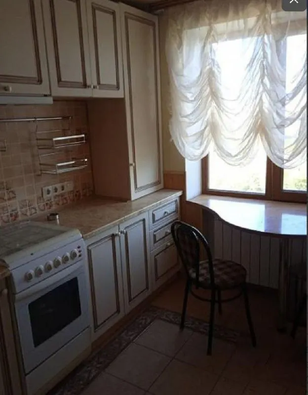 сдаётся впервые отличная трехкомнатная квартира 🌇донецк, ул церетели, галактика куйбышевский район, ориентиры: док «топаз»📍 💦вода горячая и холодная 24/7 ✅полностью меблирована — вам не придётся беспокоиться о бытовых мелочах. ❗️при желании можно организовать планировку как двухкомнатной квартиры, закрыв одну из комнат. ✅интернет, wifi ✅10 /10 этаж ✅дом расположен в районе с хорошей инфраструктурой: рядом находятся остановки общественного транспорта, магазины, школы и детские сады. ✅тихий двор создаст атмосферу спокойствия и уюта. рядом железнодорожная станция. 💰цена 35000 ₽ + залог + комиссия агентства, оплата только по факту заселения 📲☎️+79493523316 подписаться | дать объявление - фотография - 7