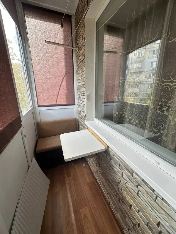 продам однокомнатную квартиру 🌇доннцк, боссе, ул. речная📍 ✅этаж 4-5 ти. 💧вода идет по графику! ✅квартира уютная, не угловая, очень теплая. ✅с ремонтом, но требует косметики. заменены радиаторы, стояки водяные. ✅окна пластиковые, балкон застеклен. ❗️перепланировка узаконена! 👍все что есть в квартире остается при продаже. 📍очень хорошее местоположение. рядом школа, остановки транспорта, в шаговой доступности рынок. 📃документы готовы! 💰цена 3 500 000 ₽ + торг уместен больше информации по телефону 📲☎️+79493282386 ольга ан подписаться | дать объявление - фотография - 4