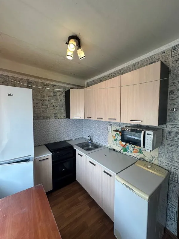 продам однокомнатную квартиру 🌇доннцк, боссе, ул. речная📍 ✅этаж 4-5 ти. 💧вода идет по графику! ✅квартира уютная, не угловая, очень теплая. ✅с ремонтом, но требует косметики. заменены радиаторы, стояки водяные. ✅окна пластиковые, балкон застеклен. ❗️перепланировка узаконена! 👍все что есть в квартире остается при продаже. 📍очень хорошее местоположение. рядом школа, остановки транспорта, в шаговой доступности рынок. 📃документы готовы! 💰цена 3 500 000 ₽ + торг уместен больше информации по телефону 📲☎️+79493282386 ольга ан подписаться | дать объявление - фотография - 6