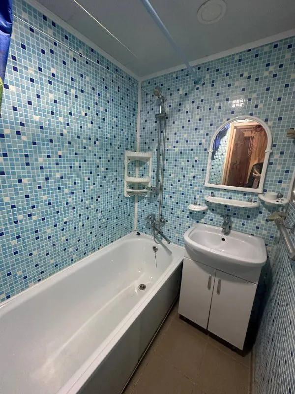 продам однокомнатную квартиру 🌇доннцк, боссе, ул. речная📍 ✅этаж 4-5 ти. 💧вода идет по графику! ✅квартира уютная, не угловая, очень теплая. ✅с ремонтом, но требует косметики. заменены радиаторы, стояки водяные. ✅окна пластиковые, балкон застеклен. ❗️перепланировка узаконена! 👍все что есть в квартире остается при продаже. 📍очень хорошее местоположение. рядом школа, остановки транспорта, в шаговой доступности рынок. 📃документы готовы! 💰цена 3 500 000 ₽ + торг уместен больше информации по телефону 📲☎️+79493282386 ольга ан подписаться | дать объявление - фотография - 8