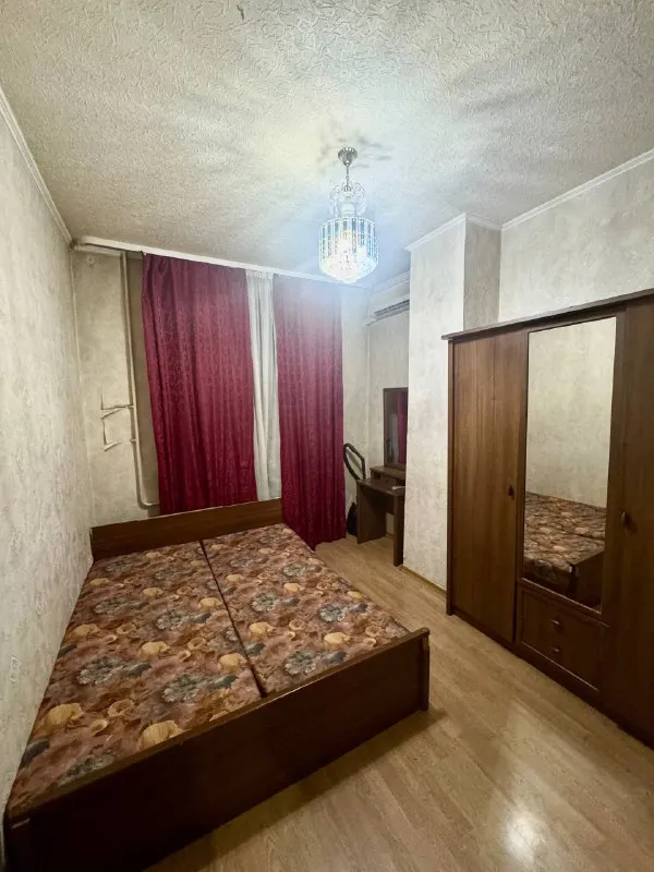 аренда 2комн. квартиры. площадь ленина. общая площадь: 55м2 этаж: 4/4 дом кирпичный. ☎️+7(949)362-41-40 квартира в жилом состоянии. находится на 4 этаже 4х этажного кирпичного дома. вода по графику. есть вся необходимая мебель и приборы для комфортного проживания. стоимость 35.000 рублей + залог + комиссия ан ☎️+7(949)362-41-40 📨подписаться - фотография - 3