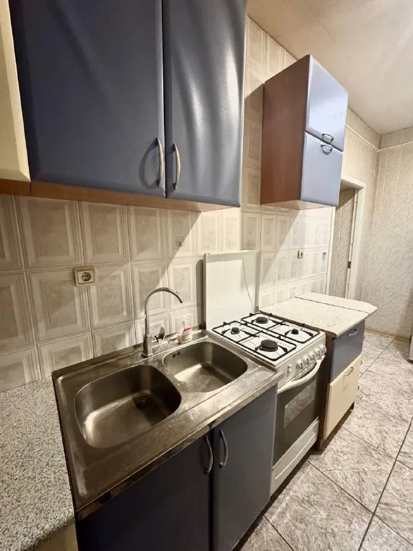 аренда 2комн. квартиры. площадь ленина. общая площадь: 55м2 этаж: 4/4 дом кирпичный. ☎️+7(949)362-41-40 квартира в жилом состоянии. находится на 4 этаже 4х этажного кирпичного дома. вода по графику. есть вся необходимая мебель и приборы для комфортного проживания. стоимость 35.000 рублей + залог + комиссия ан ☎️+7(949)362-41-40 📨подписаться - фотография - 5