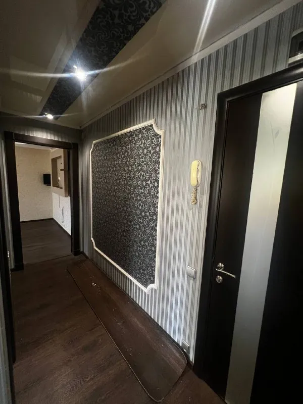 ‼️продажа! бул. шевченко, калининский рынок‼️ продается 2х комнатная квартира, калининский район. площадь 46кв. м. этажность 5/5ти. крыша не течет, квартира теплая. комнаты раздельные! качественный ремонт. вода по графику ! поменяна канализация, проводка. рядом рынок, школа, детский сад, супермаркет, хорошая транспортная развязка. документы готовы. никто не прописан. цена 4,000,000р ! +79493268382 виктория ан - фотография - 3