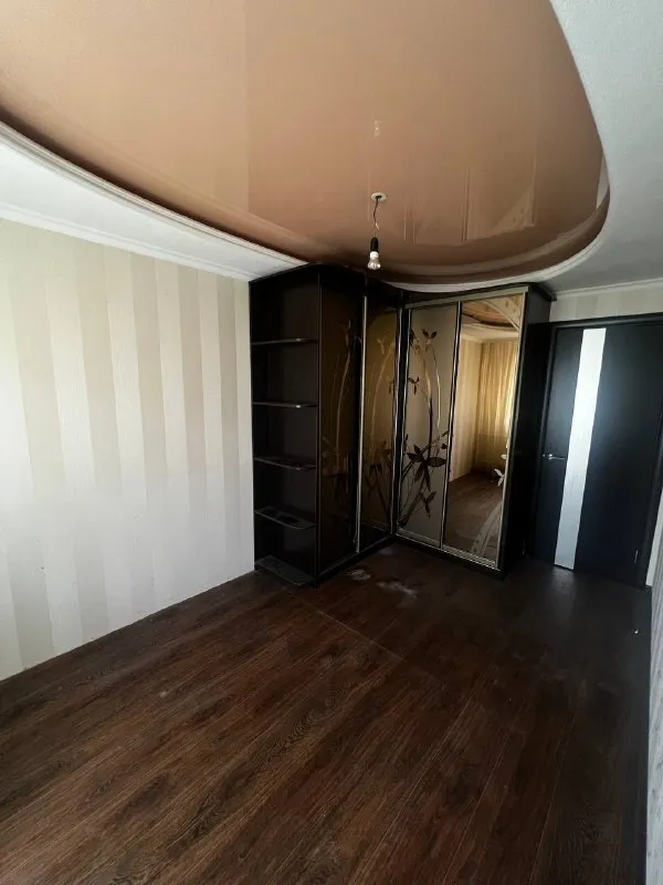 ‼️продажа! бул. шевченко, калининский рынок‼️ продается 2х комнатная квартира, калининский район. площадь 46кв. м. этажность 5/5ти. крыша не течет, квартира теплая. комнаты раздельные! качественный ремонт. вода по графику ! поменяна канализация, проводка. рядом рынок, школа, детский сад, супермаркет, хорошая транспортная развязка. документы готовы. никто не прописан. цена 4,000,000р ! +79493268382 виктория ан - фотография - 4