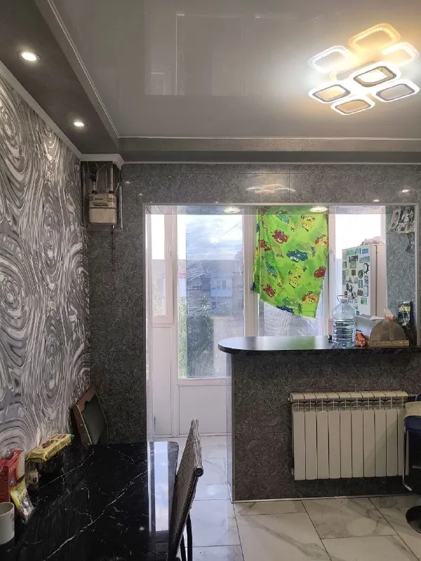 ‼️продажа квартиры‼️ 🏡продам трехкомнатную квартиру🗺г. макеевка днр мкр-н. центральный ✅этажность–9/9 жилого дома ✅площадь квартиры–65.5 м2 ✅техника и мебель остаётся новым владельцам крыша полностью перекрыта ✅квартира теплая, не угловая окна и балконы металлопластиковые ✅все коммуникации заменены комнаты раздельные площадь кухни увеличена, установлен теплый пол ✅водонагревательный бак, стиральная машинка, кондиционер, посудомоечная машинка ✅большая лоджия, гардеробная вода по графику, хорошим напором 🧾внесена в росреестр 🔥собственник 💴цена: 6🍋1 рублей торг‼️ ☎️+7(949) 311-66-28 недвижимость днр - фотография - 7