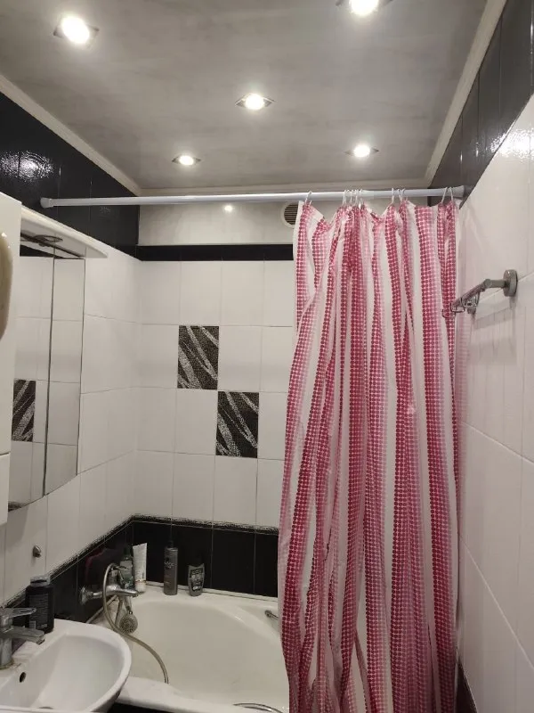 ‼️продажа квартиры‼️ 🏡продам трехкомнатную квартиру🗺г. макеевка днр мкр-н. центральный ✅этажность–9/9 жилого дома ✅площадь квартиры–65.5 м2 ✅техника и мебель остаётся новым владельцам крыша полностью перекрыта ✅квартира теплая, не угловая окна и балконы металлопластиковые ✅все коммуникации заменены комнаты раздельные площадь кухни увеличена, установлен теплый пол ✅водонагревательный бак, стиральная машинка, кондиционер, посудомоечная машинка ✅большая лоджия, гардеробная вода по графику, хорошим напором 🧾внесена в росреестр 🔥собственник 💴цена: 6🍋1 рублей торг‼️ ☎️+7(949) 311-66-28 недвижимость днр - фотография - 9