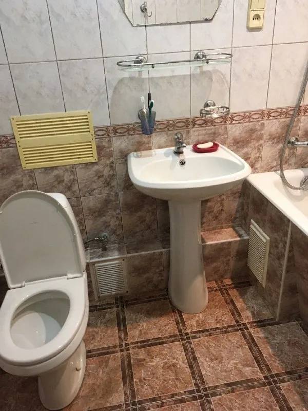 ‼️продажа квартиры‼️ 🏡продается 3-трехкомнатная квартира🗺г. енакиево днр центр города-рядом с администрацией ✅этажность–5/5 жилого дома ✅площадь квартиры–60 м2 ✅состояние жилое 🧾документы рф, без долгов 🔥собственник 💴цена: 2🍋400.000 рублей возможен торг‼️ 📞более подробная информация по телефону; ☎️+7(949) 432-93-36 ирина 📨подписаться - фотография - 10