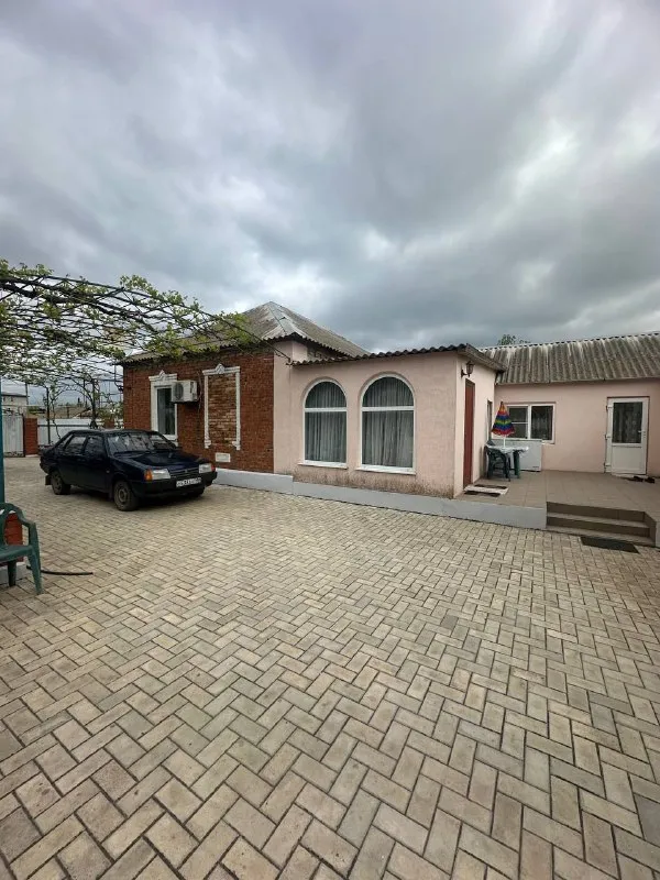 продам частный 🏡 дом 108 кв. 🌇днр, урзуф, 15 минут от моря📍 ✅2 спальни, зал, кабинет, большая кухня.... - фотография