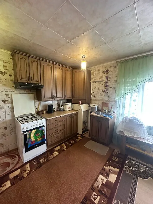 продам частный 🏡 дом 108 кв. 🌇днр, урзуф, 15 минут от моря📍 ✅2 спальни, зал, кабинет, большая кухня. санузел в доме. ⛽дом газифицирован, вода в доме, канализация-сливная яма. ✅дом крепкий, из кирпича, высота потолков 3 метра. ✅газовый котел, есть бойлер. есть летняя кухня, летний душ и туалет. а так же комнаты для отдыхающих. ✅хоз постройки, колодец. 🌊до моря 15 минут ходьбы, в шаговой доступности рынок и магазины. 📑документы готовы! 💰цена 12,500,000 ₽ (150,000 $)!  📷больше фото и информации по телефону 📲☎️+79493282386 ольга ан 📲☎️+79494181407 галина ан подписаться | дать объявление - фотография - 8