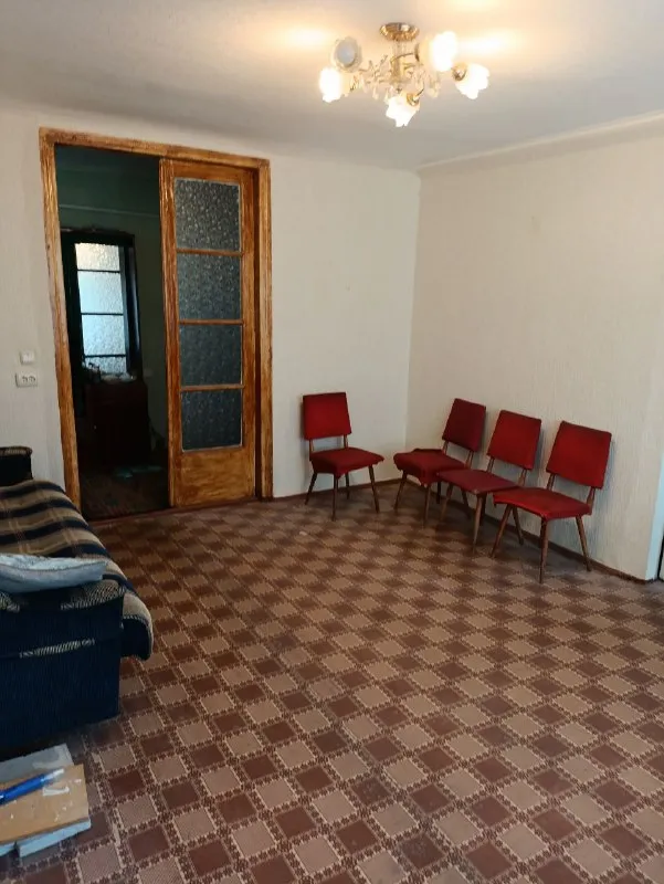 🏡аренда квартиры сдается на длительный срок (минимум 3 месяца) двухкомнатная квартира на артема (ориентир рск олимпийский/изумруд). общая площадь 60 квадратов. ✅есть вся техника кроме телевизора. мебель частично. ✅вода по графику не доходит, но в соседнем дворе установлена емкость 5 кубов для автоподвоза. ✅четвертый этаж пятиэтажного дома. 🗺г. донецк, улица артема. 💴стоимость аренды 20000+ком услуги. ☎️+79493369064 🔥собственник. аренда днр - фотография - 5