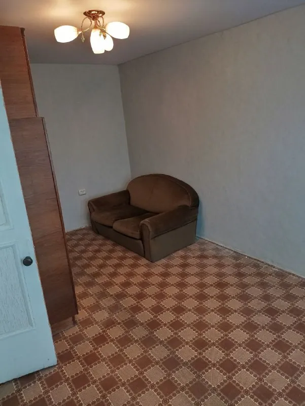 🏡аренда квартиры сдается на длительный срок (минимум 3 месяца) двухкомнатная квартира на артема (ориентир рск олимпийский/изумруд). общая площадь 60 квадратов. ✅есть вся техника кроме телевизора. мебель частично. ✅вода по графику не доходит, но в соседнем дворе установлена емкость 5 кубов для автоподвоза. ✅четвертый этаж пятиэтажного дома. 🗺г. донецк, улица артема. 💴стоимость аренды 20000+ком услуги. ☎️+79493369064 🔥собственник. аренда днр - фотография - 9