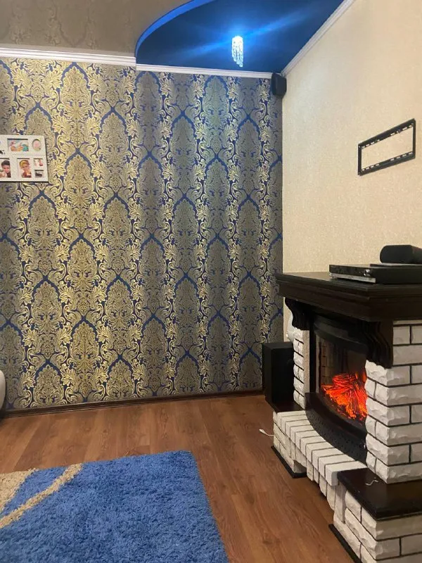 🌟 сдам в аренду 3-комнатный дом в куйбышевском районе, смолянка! 🌟 🏡 • просторная гостиная с камином, детская комната и большая спальня. • выполнен евро-ремонт, делали для себя – все качественно! • в доме проведены все коммуникации и имеется свое отопление – в холодное время года будет очень тепло. • вся необходимая мебель и техника присутствуют, как на фото. 💧 удобства: • круглосуточное водоснабжение (в данный момент устанавливается накопительный бак). • свой гараж и двор – идеально для семейных выходов на свежем воздухе. • беседка для приятного времяпрепровождения на улице. 🚗 расположение: • всего 7 минут на машине до центра города. сдается на длительный срок! мы рассматриваем порядочных арендаторов! обратите внимание, что крупные собаки не рассматриваются. цена 60 000 уже с к/у + залог + комиссия не упустите возможность жить в уютном доме с комфортом! 📞 звоните для консультации и записи на просмотр +79495925765 милана - фотография - 2