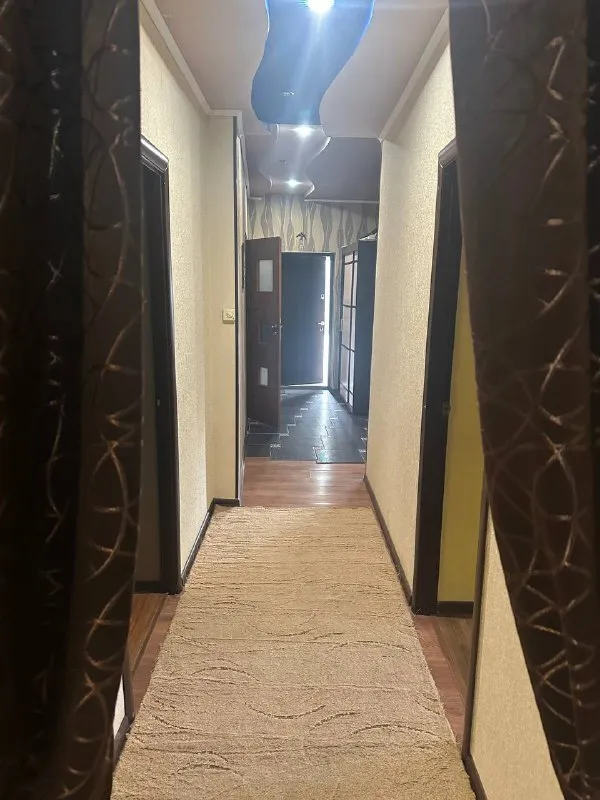 🌟 сдам в аренду 3-комнатный дом в куйбышевском районе, смолянка! 🌟 🏡 • просторная гостиная с камином, детская комната и большая спальня. • выполнен евро-ремонт, делали для себя – все качественно! • в доме проведены все коммуникации и имеется свое отопление – в холодное время года будет очень тепло. • вся необходимая мебель и техника присутствуют, как на фото. 💧 удобства: • круглосуточное водоснабжение (в данный момент устанавливается накопительный бак). • свой гараж и двор – идеально для семейных выходов на свежем воздухе. • беседка для приятного времяпрепровождения на улице. 🚗 расположение: • всего 7 минут на машине до центра города. сдается на длительный срок! мы рассматриваем порядочных арендаторов! обратите внимание, что крупные собаки не рассматриваются. цена 60 000 уже с к/у + залог + комиссия не упустите возможность жить в уютном доме с комфортом! 📞 звоните для консультации и записи на просмотр +79495925765 милана - фотография - 5