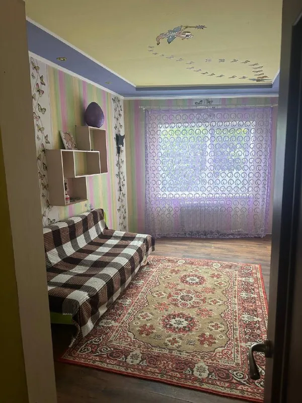 🌟 сдам в аренду 3-комнатный дом в куйбышевском районе, смолянка! 🌟 🏡 • просторная гостиная с камином, детская комната и большая спальня. • выполнен евро-ремонт, делали для себя – все качественно! • в доме проведены все коммуникации и имеется свое отопление – в холодное время года будет очень тепло. • вся необходимая мебель и техника присутствуют, как на фото. 💧 удобства: • круглосуточное водоснабжение (в данный момент устанавливается накопительный бак). • свой гараж и двор – идеально для семейных выходов на свежем воздухе. • беседка для приятного времяпрепровождения на улице. 🚗 расположение: • всего 7 минут на машине до центра города. сдается на длительный срок! мы рассматриваем порядочных арендаторов! обратите внимание, что крупные собаки не рассматриваются. цена 60 000 уже с к/у + залог + комиссия не упустите возможность жить в уютном доме с комфортом! 📞 звоните для консультации и записи на просмотр +79495925765 милана - фотография - 6