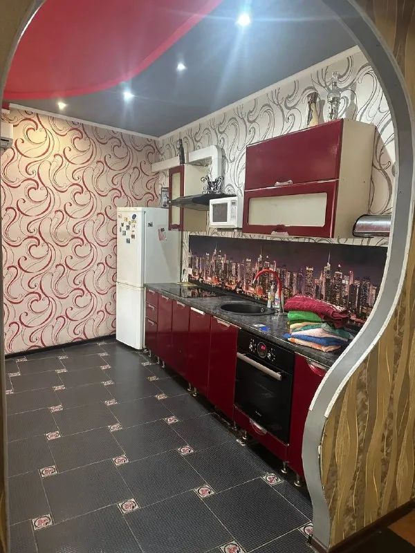 🌟 сдам в аренду 3-комнатный дом в куйбышевском районе, смолянка! 🌟 🏡 • просторная гостиная с камином, детская комната и большая спальня. • выполнен евро-ремонт, делали для себя – все качественно! • в доме проведены все коммуникации и имеется свое отопление – в холодное время года будет очень тепло. • вся необходимая мебель и техника присутствуют, как на фото. 💧 удобства: • круглосуточное водоснабжение (в данный момент устанавливается накопительный бак). • свой гараж и двор – идеально для семейных выходов на свежем воздухе. • беседка для приятного времяпрепровождения на улице. 🚗 расположение: • всего 7 минут на машине до центра города. сдается на длительный срок! мы рассматриваем порядочных арендаторов! обратите внимание, что крупные собаки не рассматриваются. цена 60 000 уже с к/у + залог + комиссия не упустите возможность жить в уютном доме с комфортом! 📞 звоните для консультации и записи на просмотр +79495925765 милана - фотография - 8